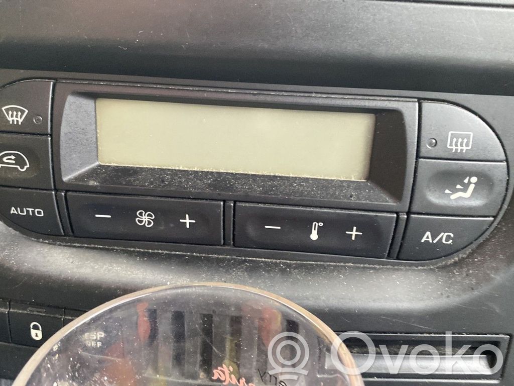 Peugeot 1007 Climate control unit 