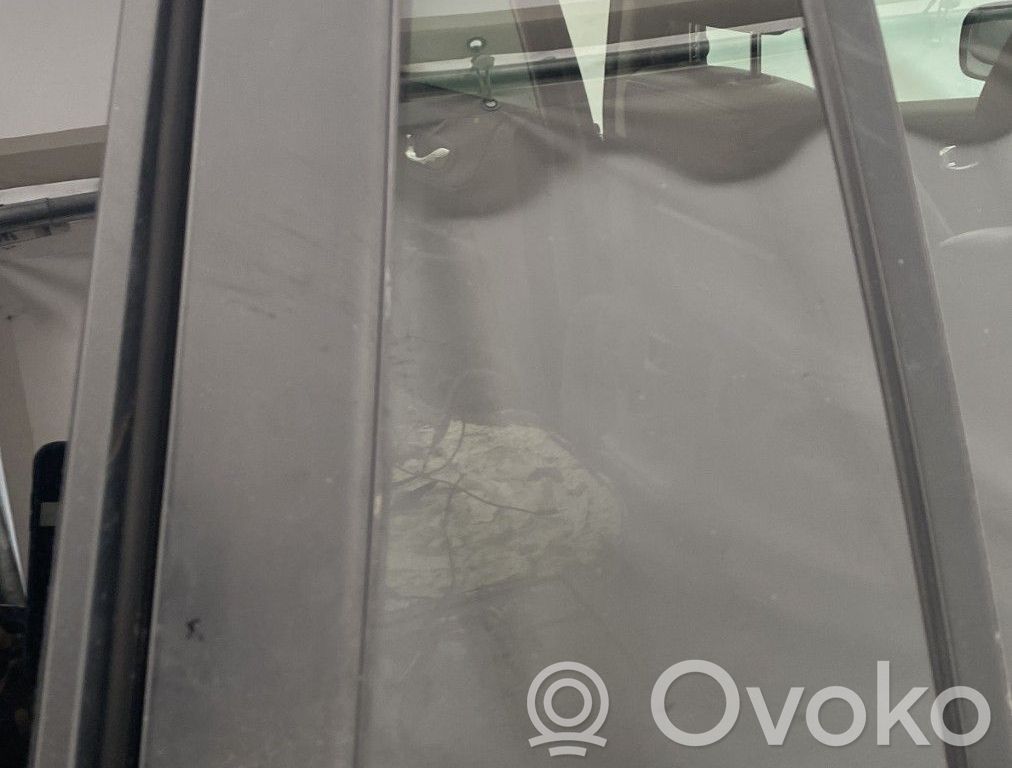 Renault Koleos I Ventanilla de ventilación de la puerta trasera 