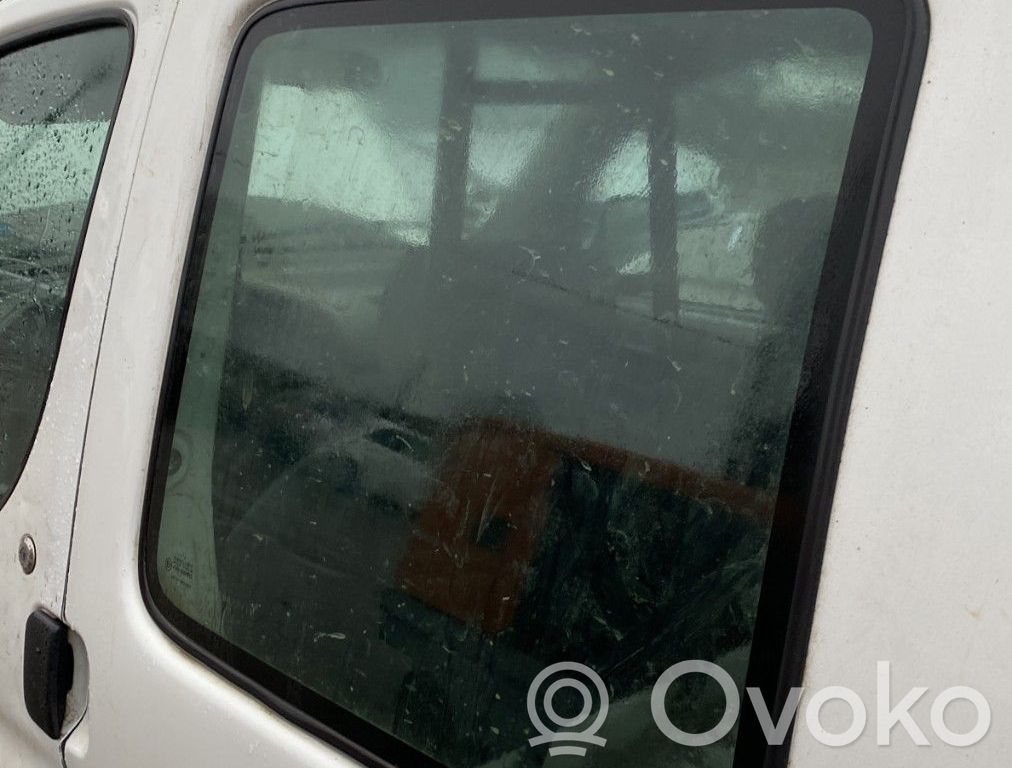 Rear side window
