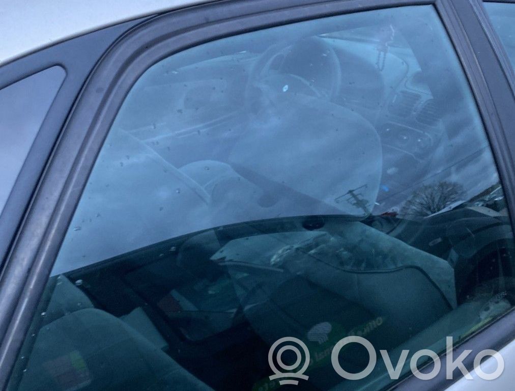 Renault Laguna I Luna de la puerta trasera 