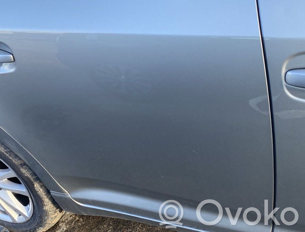 Toyota Avensis T270 Drzwi tylne 