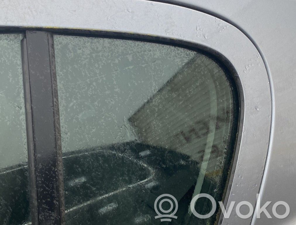 Opel Astra H Ventanilla de ventilación de la puerta trasera 