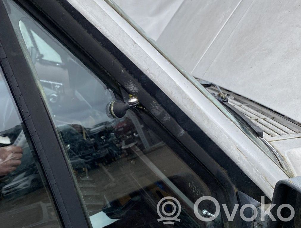 Front triangle window/glass