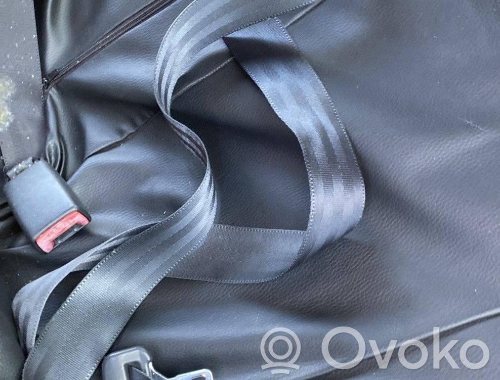 Toyota Yaris Cinturón trasero 