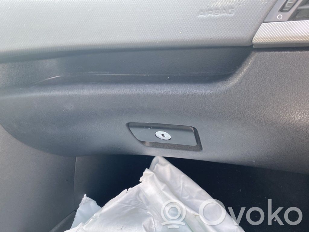 Peugeot 207 Juego guantera 