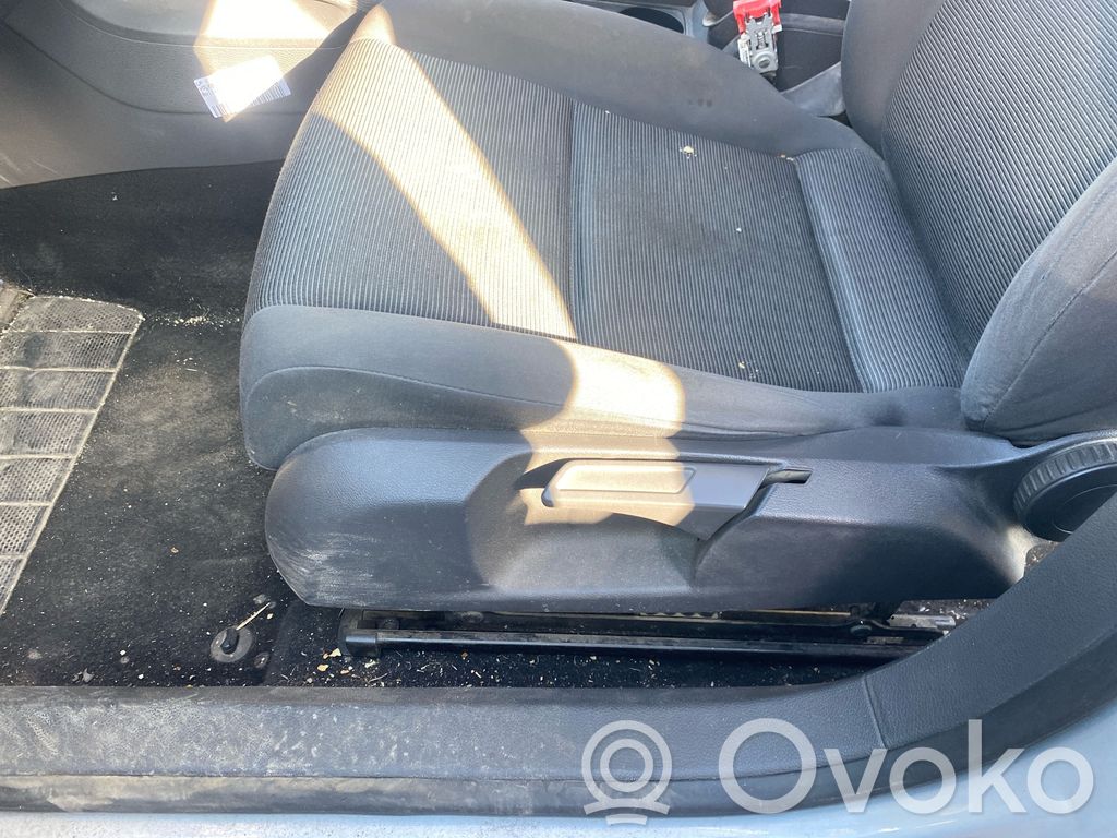 Volkswagen Golf V Fotel przedni kierowcy 