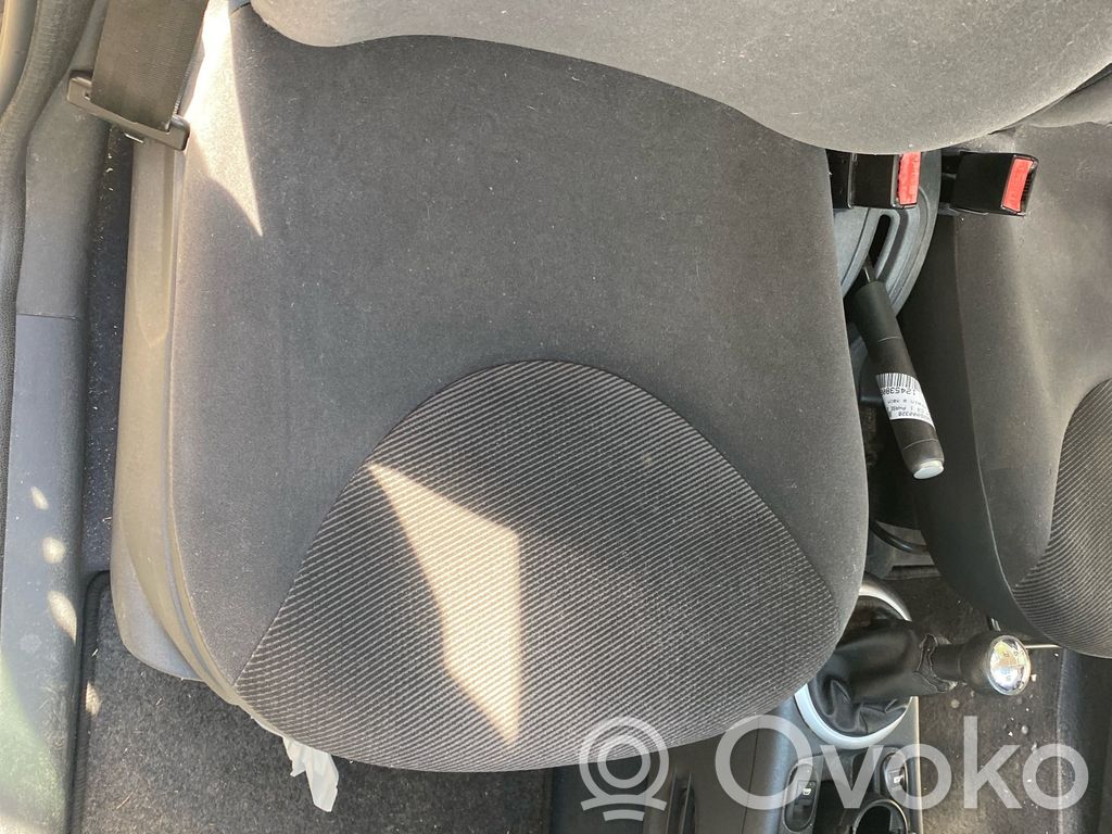 Citroen C3 Etumatkustajan istuin 