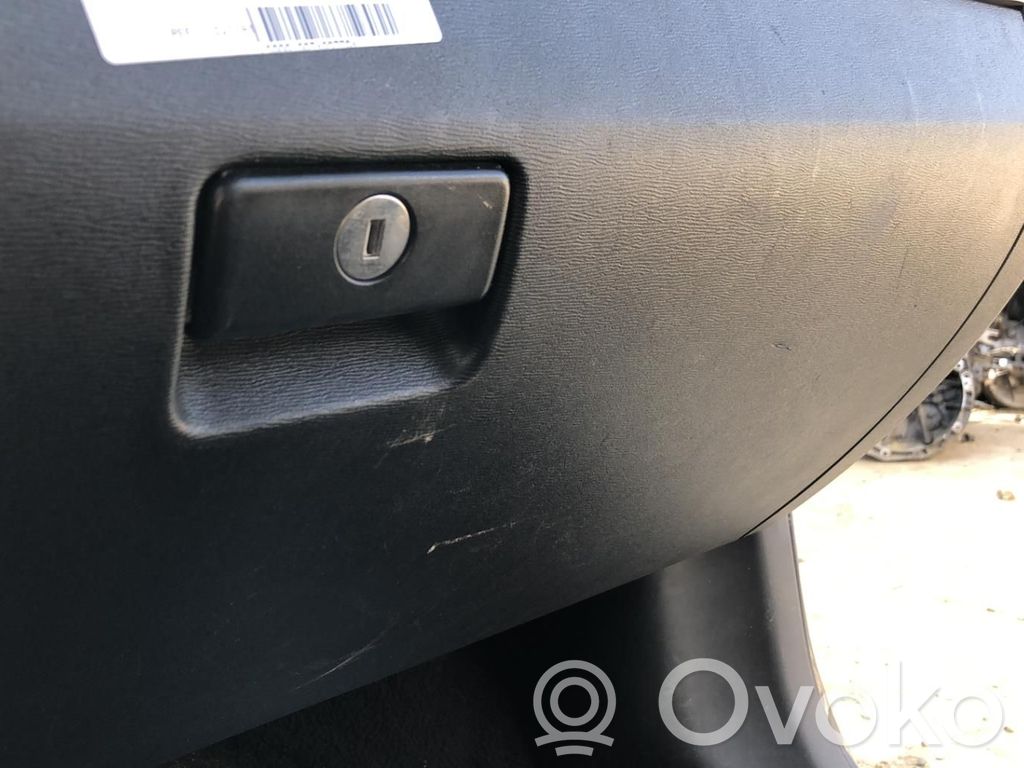Toyota Avensis T270 Set torpedou 