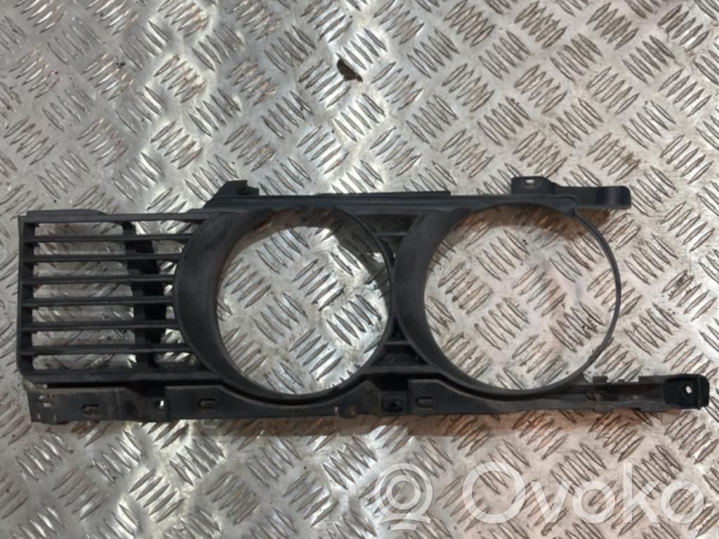 BMW 5 E34 Moulure sous phares