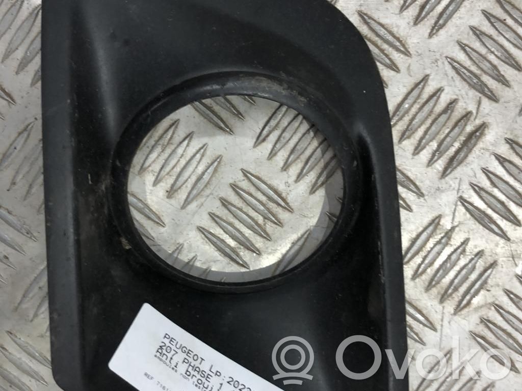 Etusumuvalon ritilä   7452HW