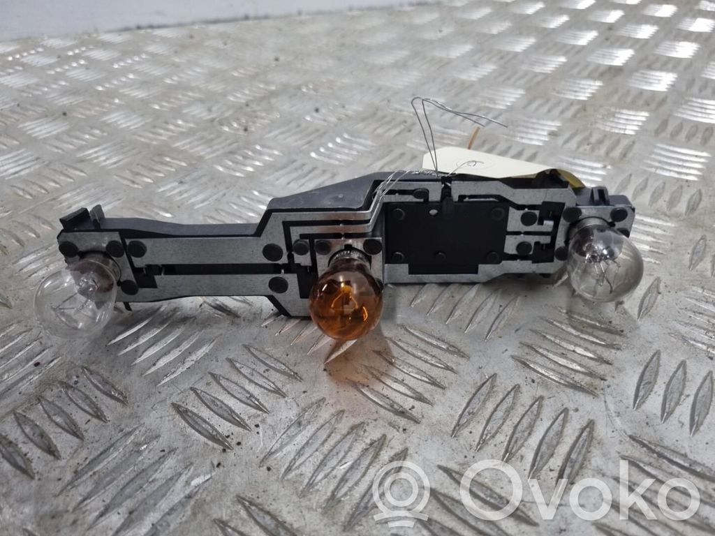 Porte ampoule de feu arrière