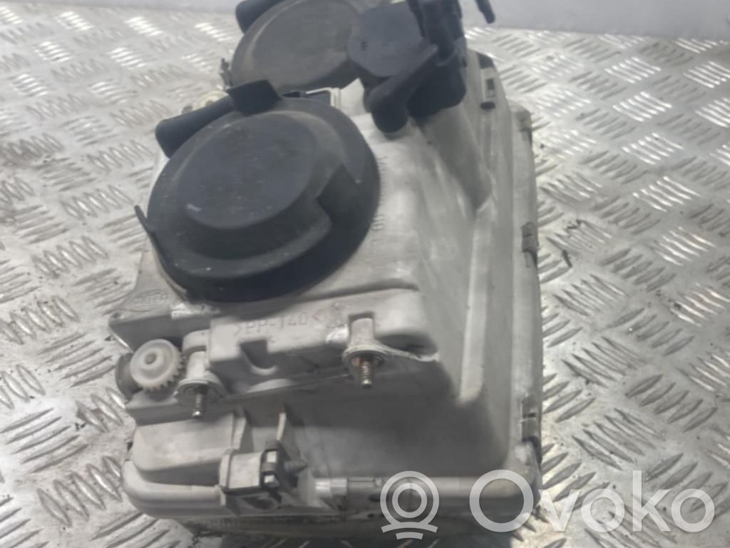 Volvo S40, V40 Lampa przednia 