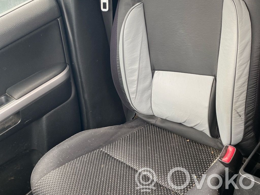 Suzuki Grand Vitara II Fotel przedni pasażera 