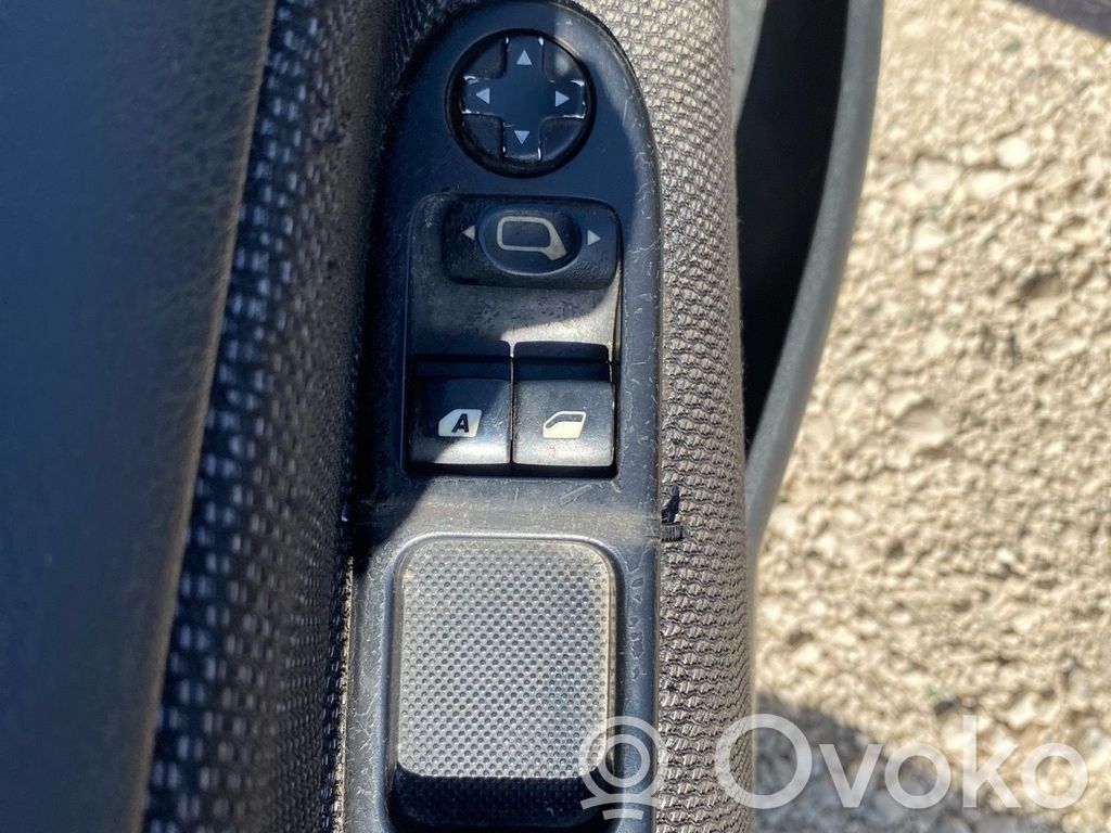 Peugeot 207 Interruttore di controllo dell’alzacristalli elettrico 