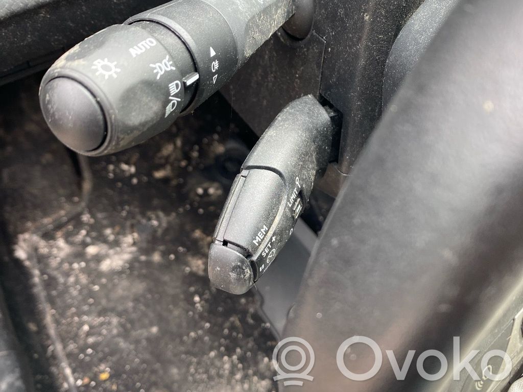 Peugeot 208 II Wiper turn signal indicator stalk/switch 