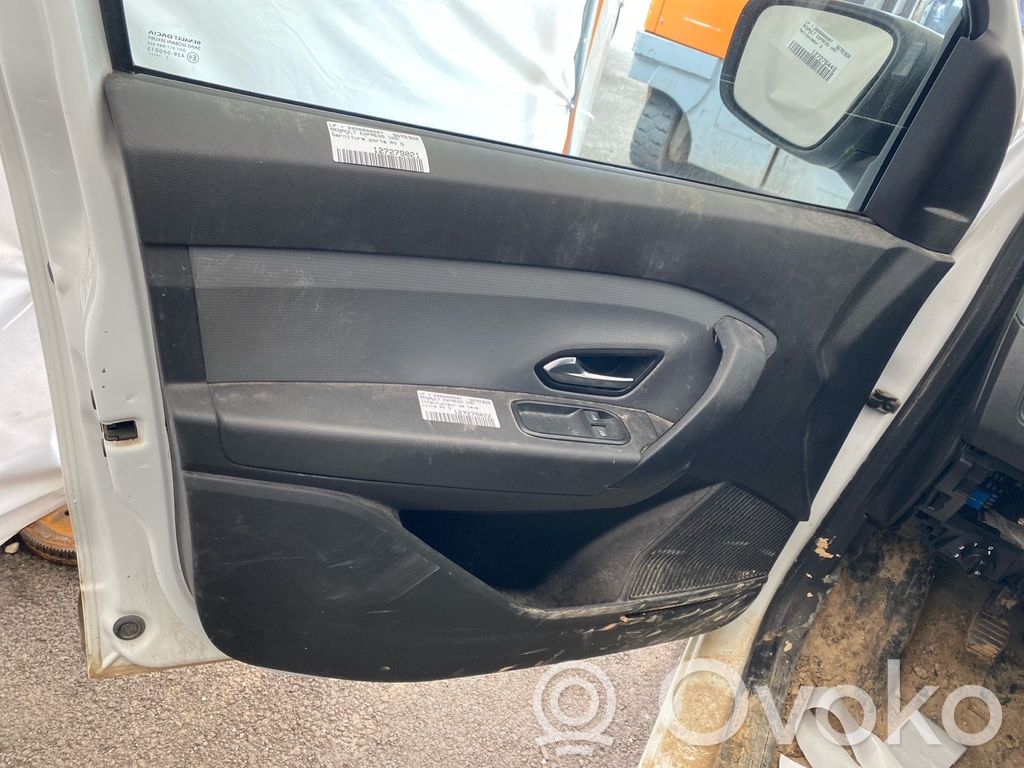 Renault Express Etuoven verhoilu 