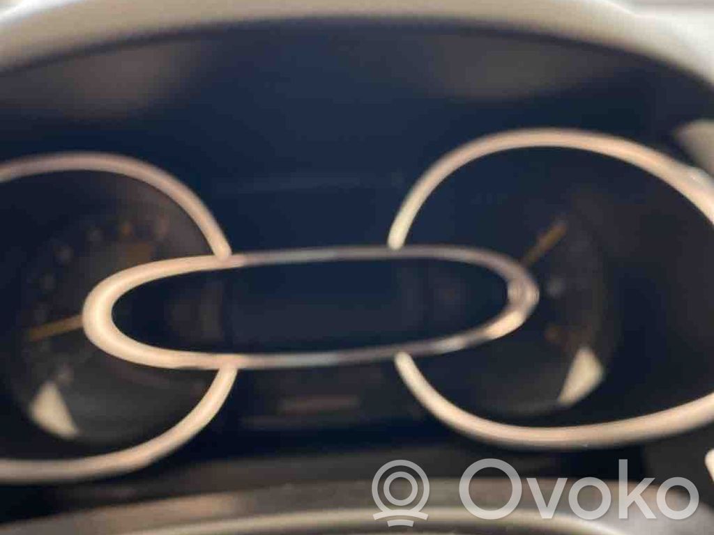 Renault Clio IV Geschwindigkeitsmesser Cockpit 