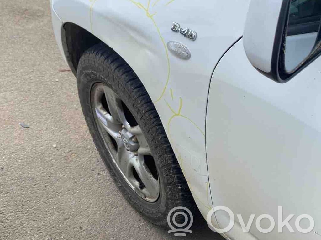 Toyota RAV 4 (XA30) Aripă