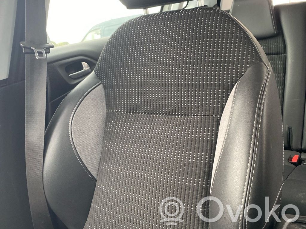 Peugeot 2008 I Etumatkustajan istuin 