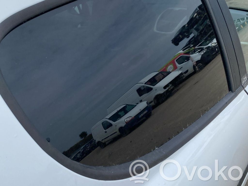 Peugeot 207 Szyba drzwi tylnych