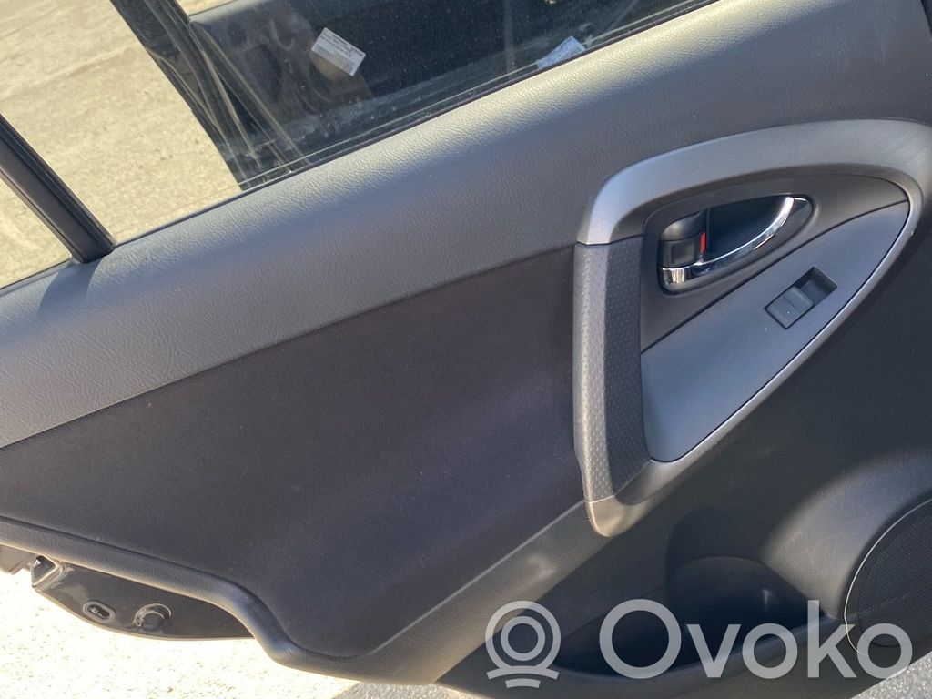 Toyota RAV 4 (XA30) Takaoven verhoilu 