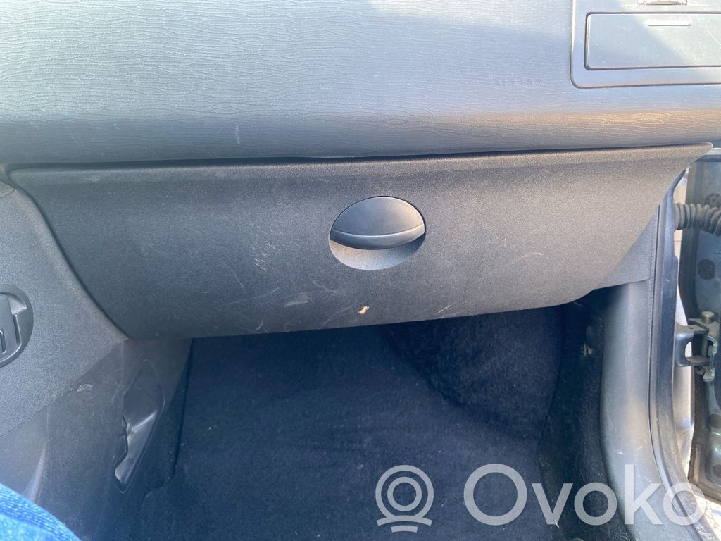 Citroen C4 I Hansikaslokerosarja