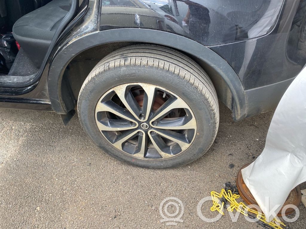 Nissan Qashqai Contur aripă spate 