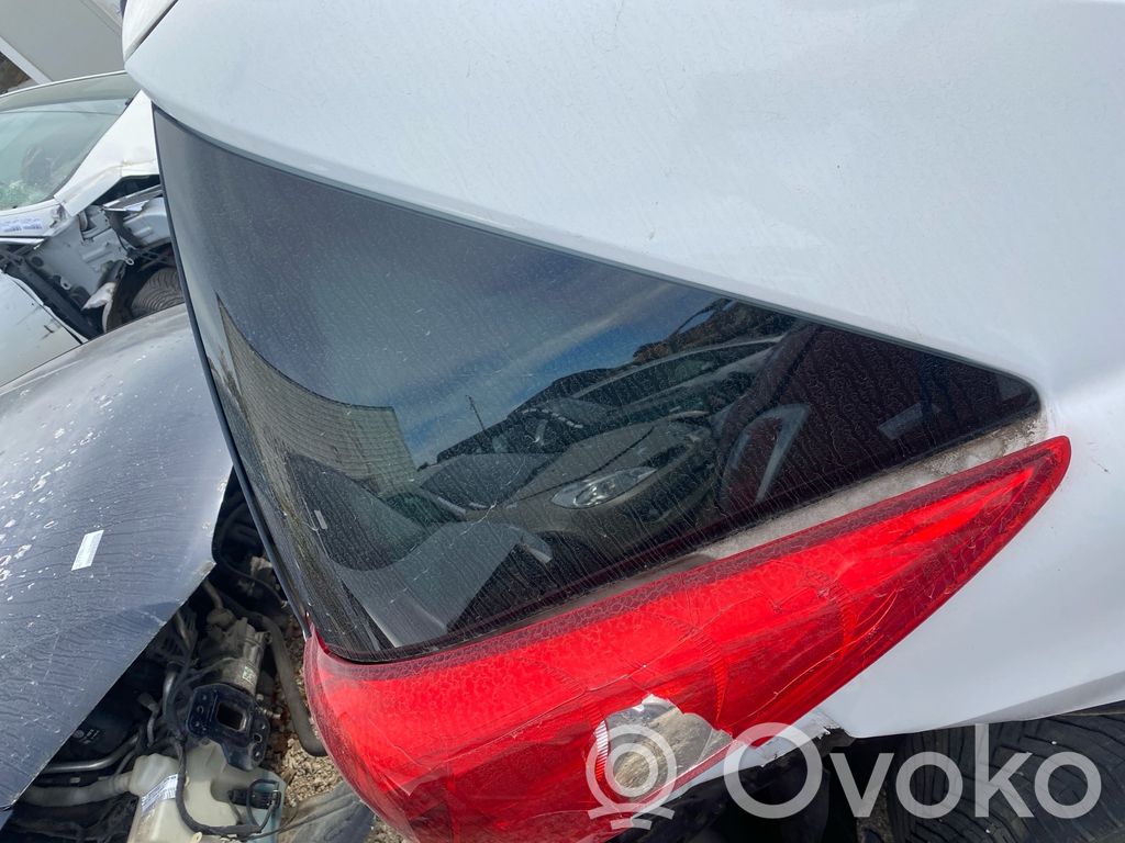 Peugeot 207 Aizmugurējais virsbūves sānu stikls