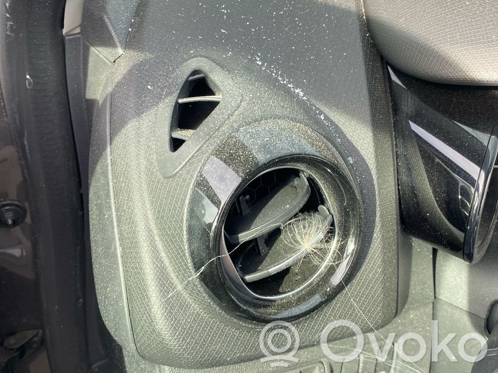 Renault Clio IV Sānu gaisa režģis 