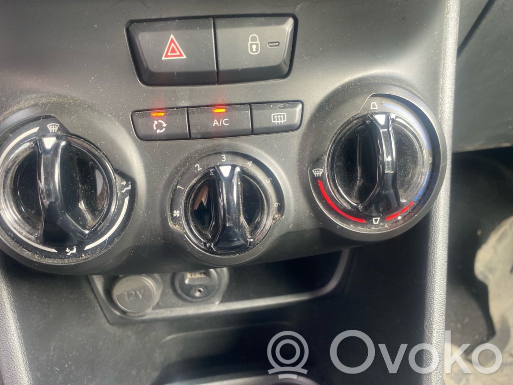 Peugeot 208 I Panel klimatyzacji
