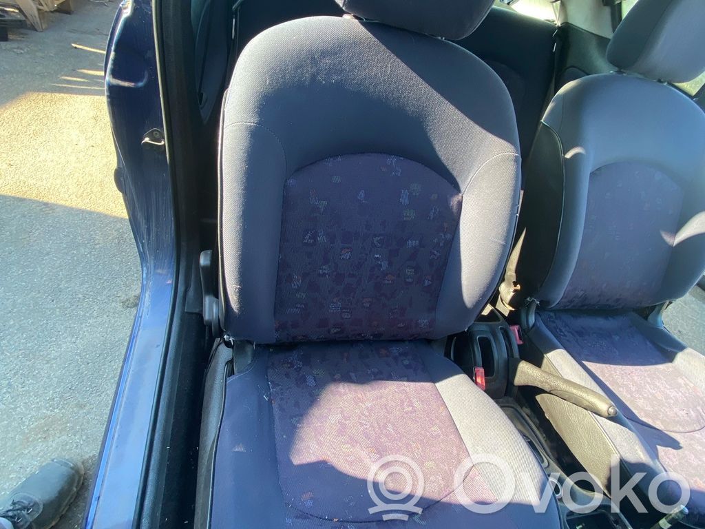Peugeot 206 Priekšējais pasažiera sēdeklis