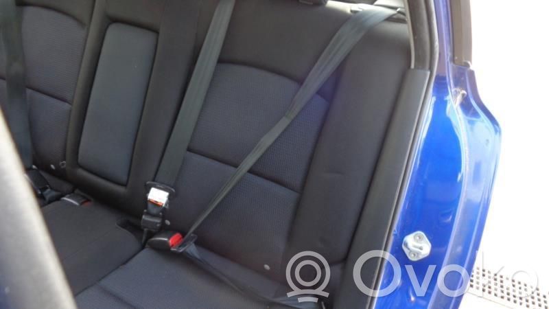 Mazda 3 I Cinturón trasero 