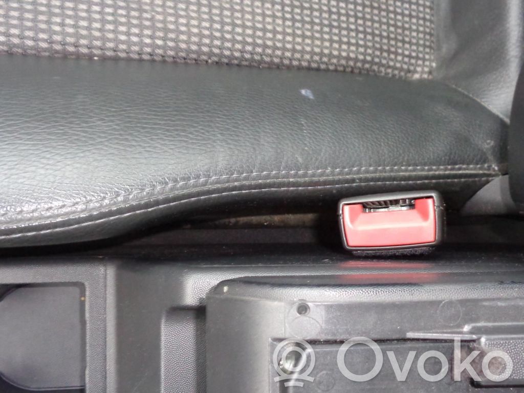 Opel Vectra C Klamra przedniego pasa bezpieczeństwa 