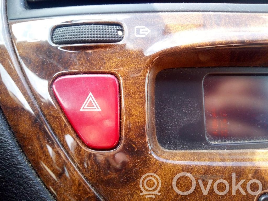 Peugeot 607 Hazard light switch 