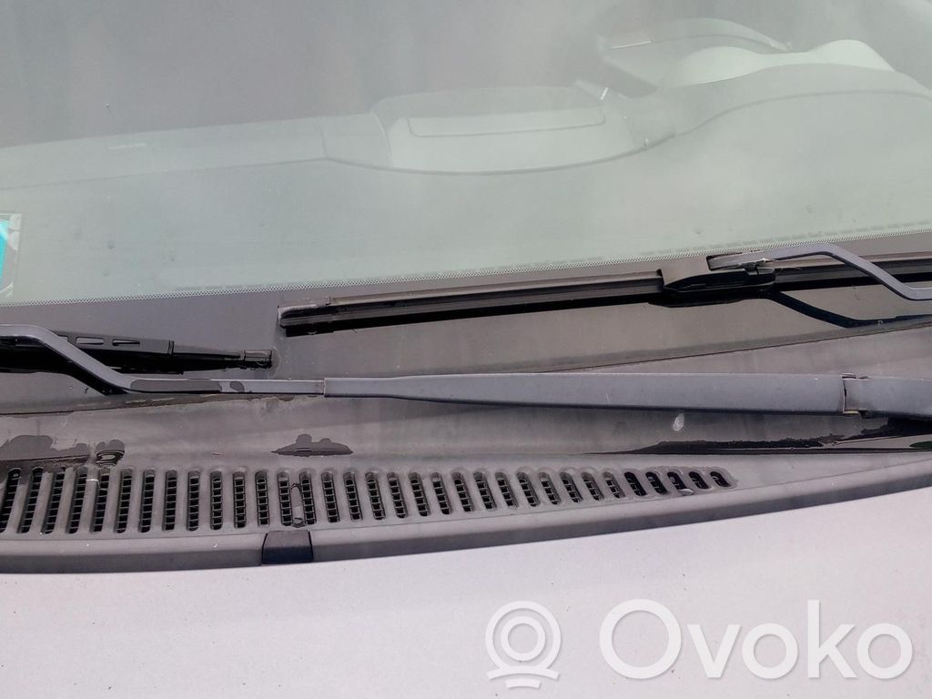 Nissan Note (E11) Front wiper blade arm 