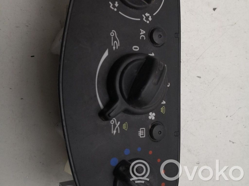 Dacia Duster Climate control unit 