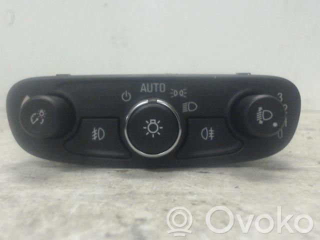 Light switch   42550413
