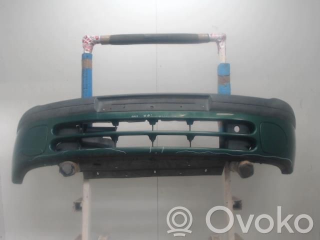 Renault Clio II Parachoques delantero 