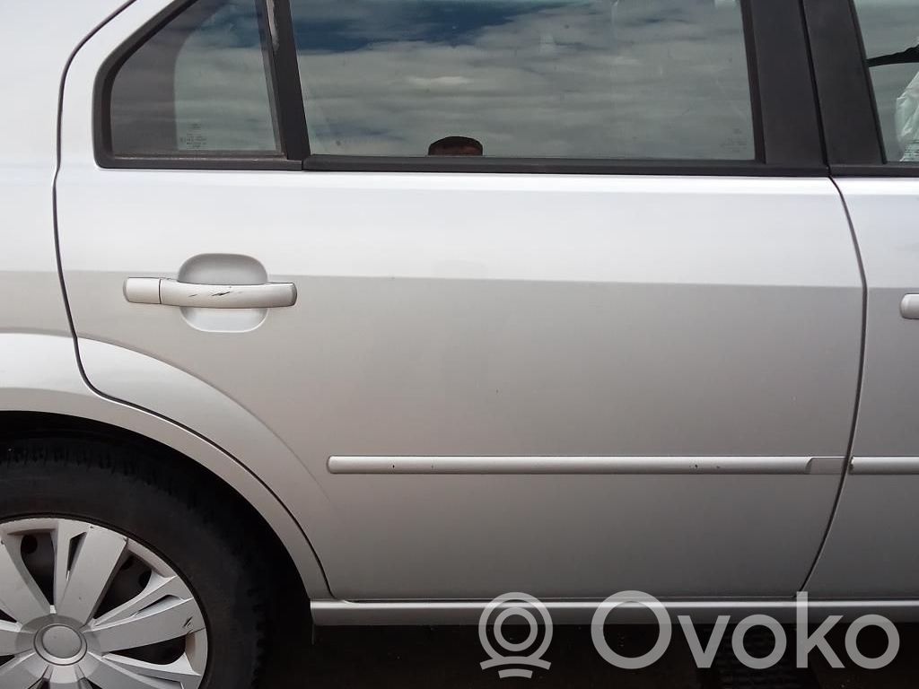 Ford Mondeo Mk III Puerta trasera 