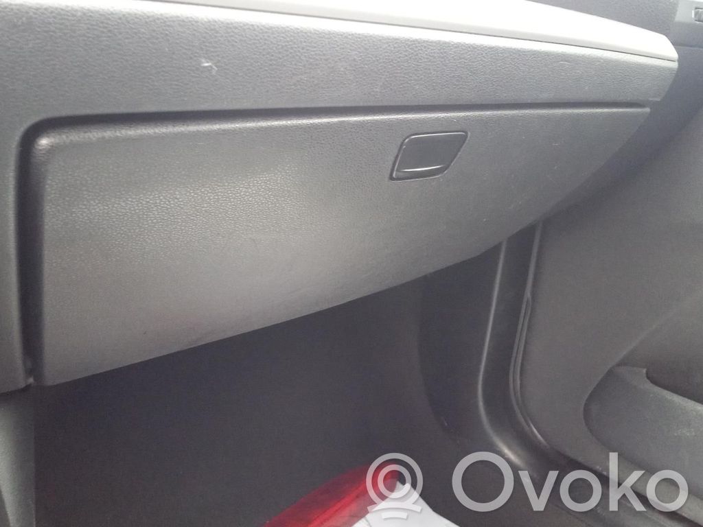 BMW 1 E81 E87 Daiktadėžės (bordačioko) komplektas 