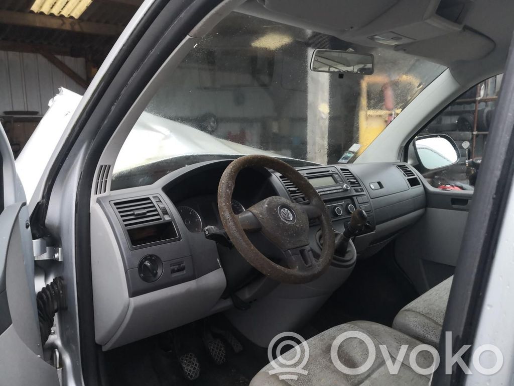 Volkswagen Multivan T5 Kojelauta 