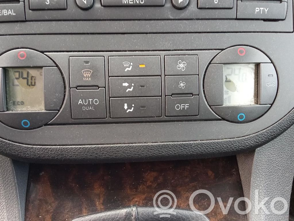 Ford C-MAX I Climate control unit 