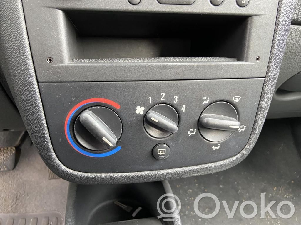 Opel Corsa C Climate control unit 