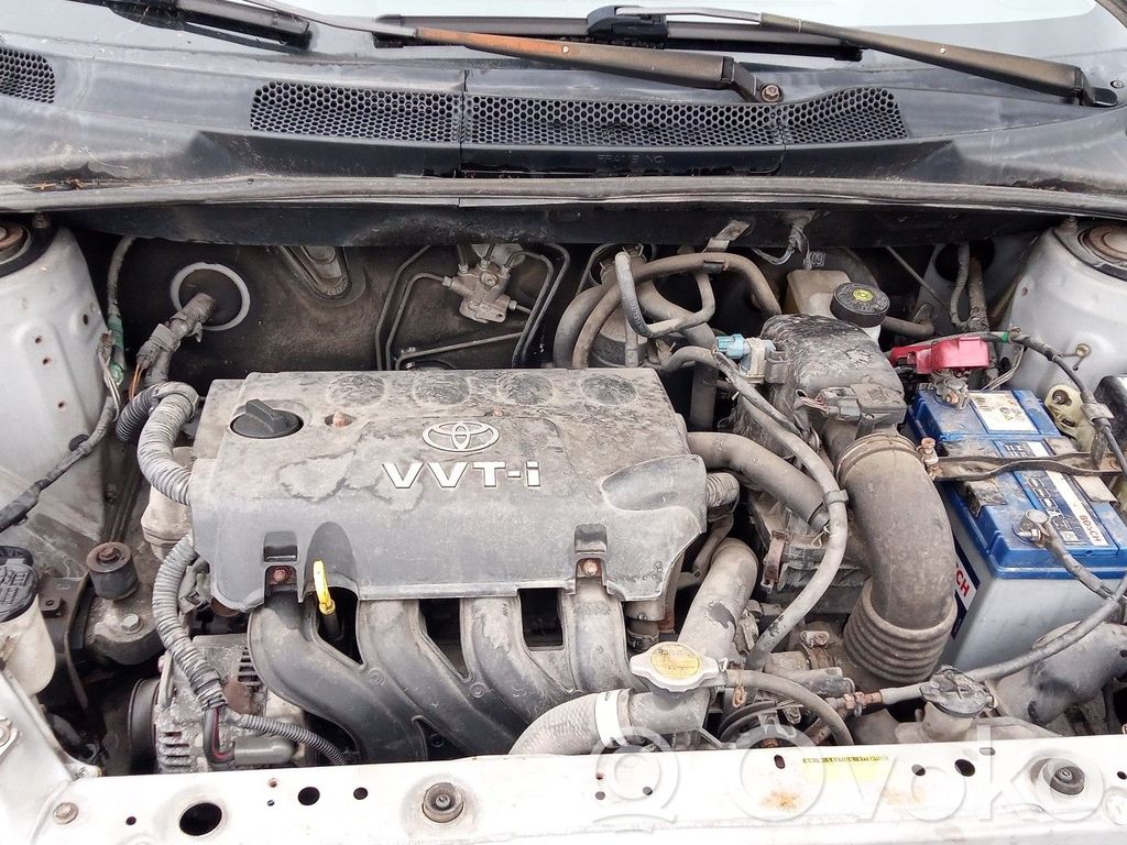 Toyota Yaris Zbiornik płynu do spryskiwaczy szyby przedniej / czołowej 