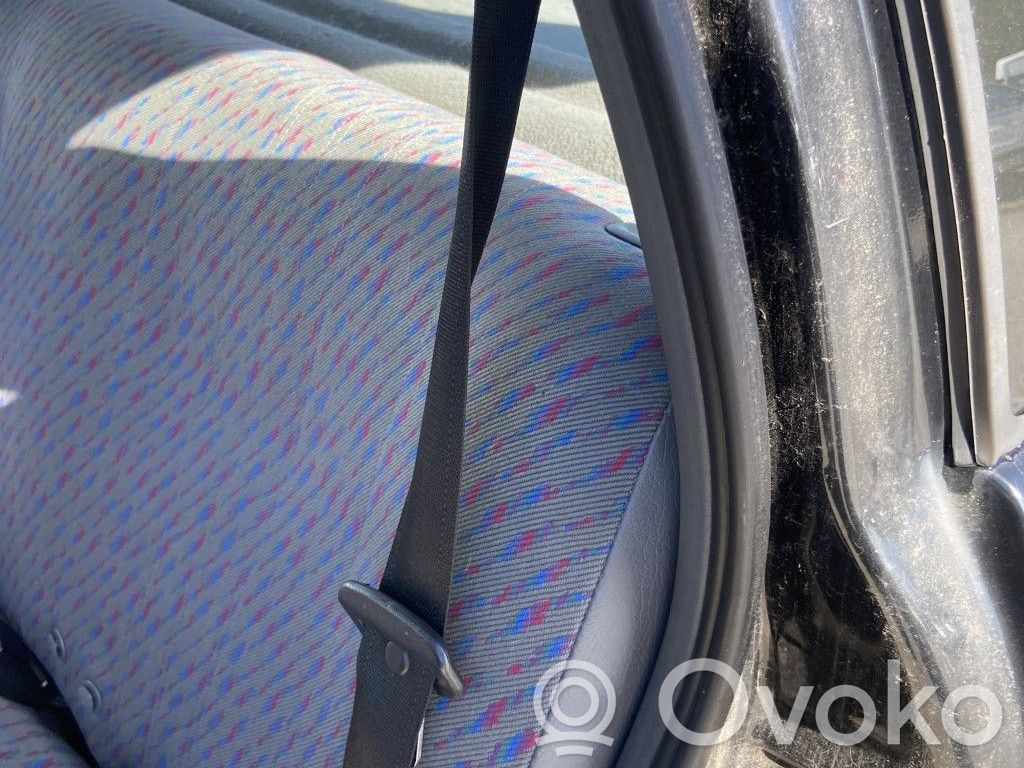 Opel Corsa B Cinturón trasero 