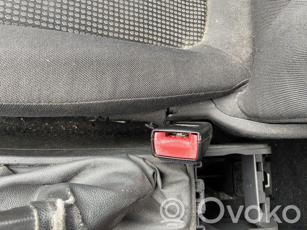 Opel Corsa D Hebilla del cinturón delantero 