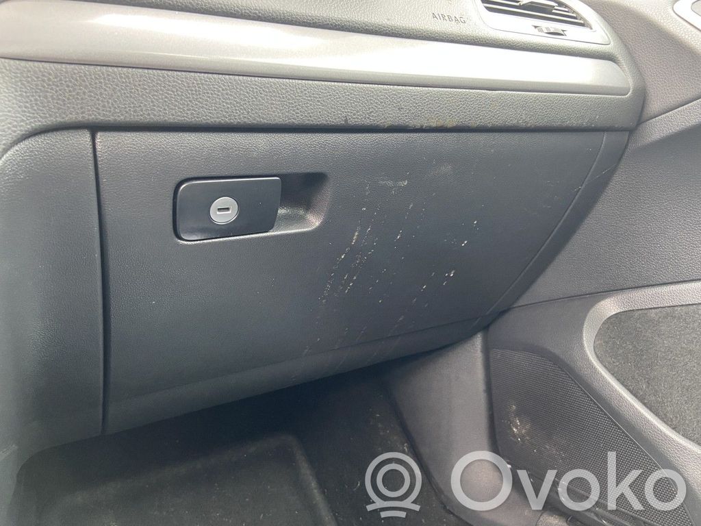 Volkswagen Golf VII Schowek deski rozdzielczej / Komplet 