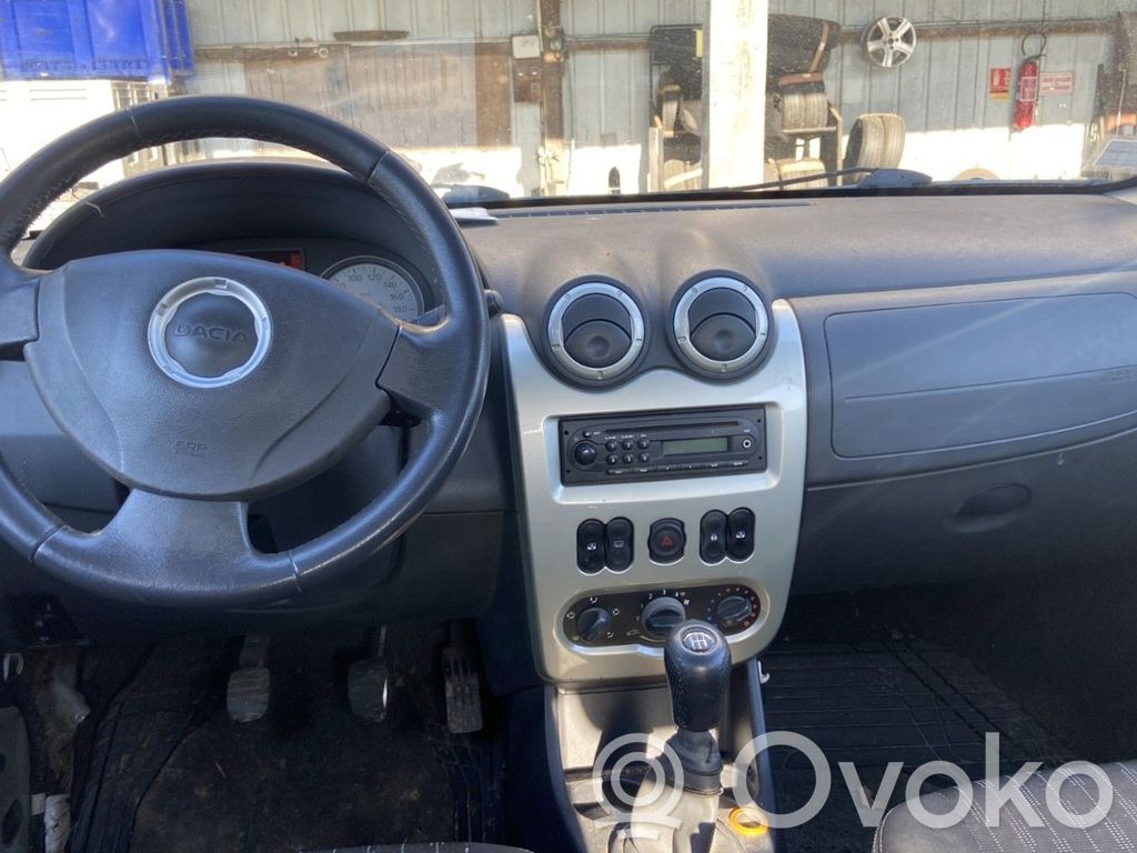 Dacia Sandero Windscreen/window heater switch 