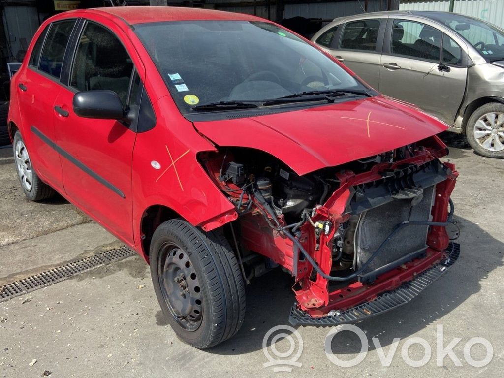 Toyota Yaris Rama pomocnicza przednia 