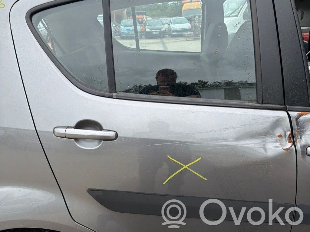 Suzuki Splash Luna de la puerta trasera 
